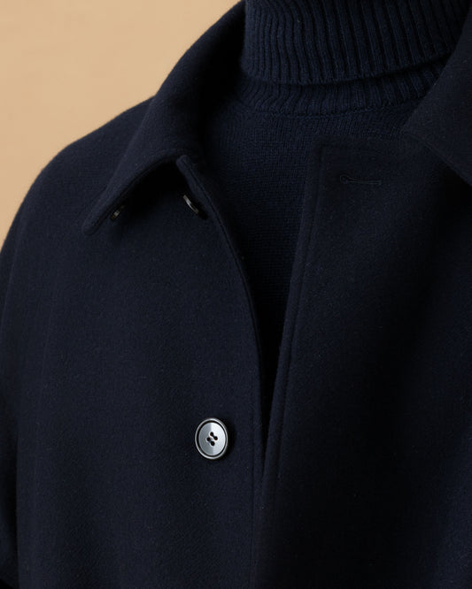 Wool Cashmere Unstructured Raglan Sleeve Overcoat Button Model Image