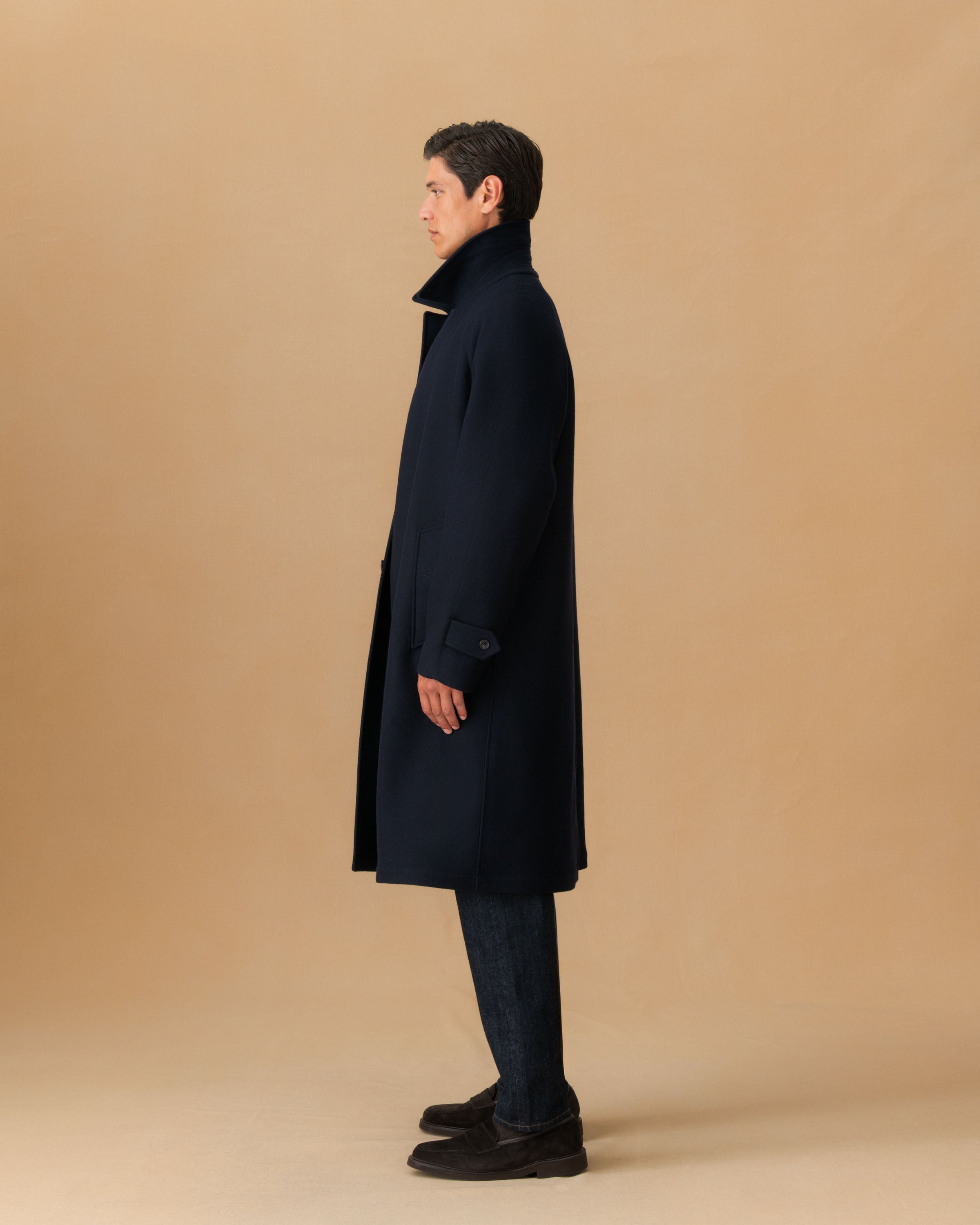 Wool Cashmere Unstructured Raglan Sleeve Overcoat Side Model Image