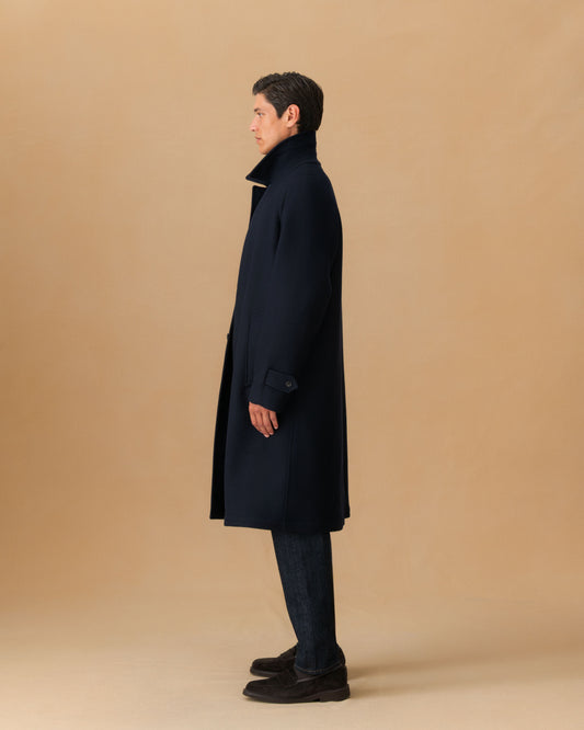 Wool Cashmere Unstructured Raglan Sleeve Overcoat Side Model Image