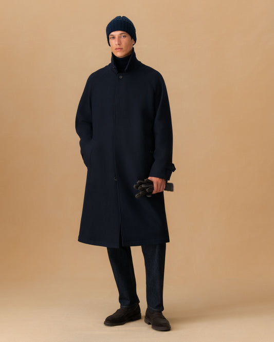 Wool Cashmere Unstructured Raglan Sleeve Overcoat Styled Model Image