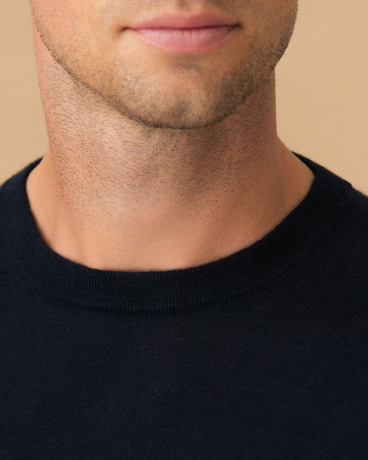 Cashmere Silk Extrafine Crew Neck Sweater Dark Navy Neck Model Image