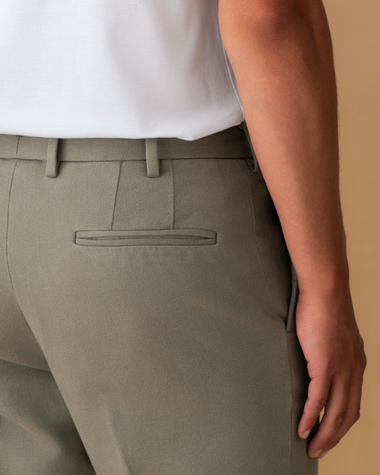 Cotton Twill Flat Front Chinos Mud Pocket Model Image