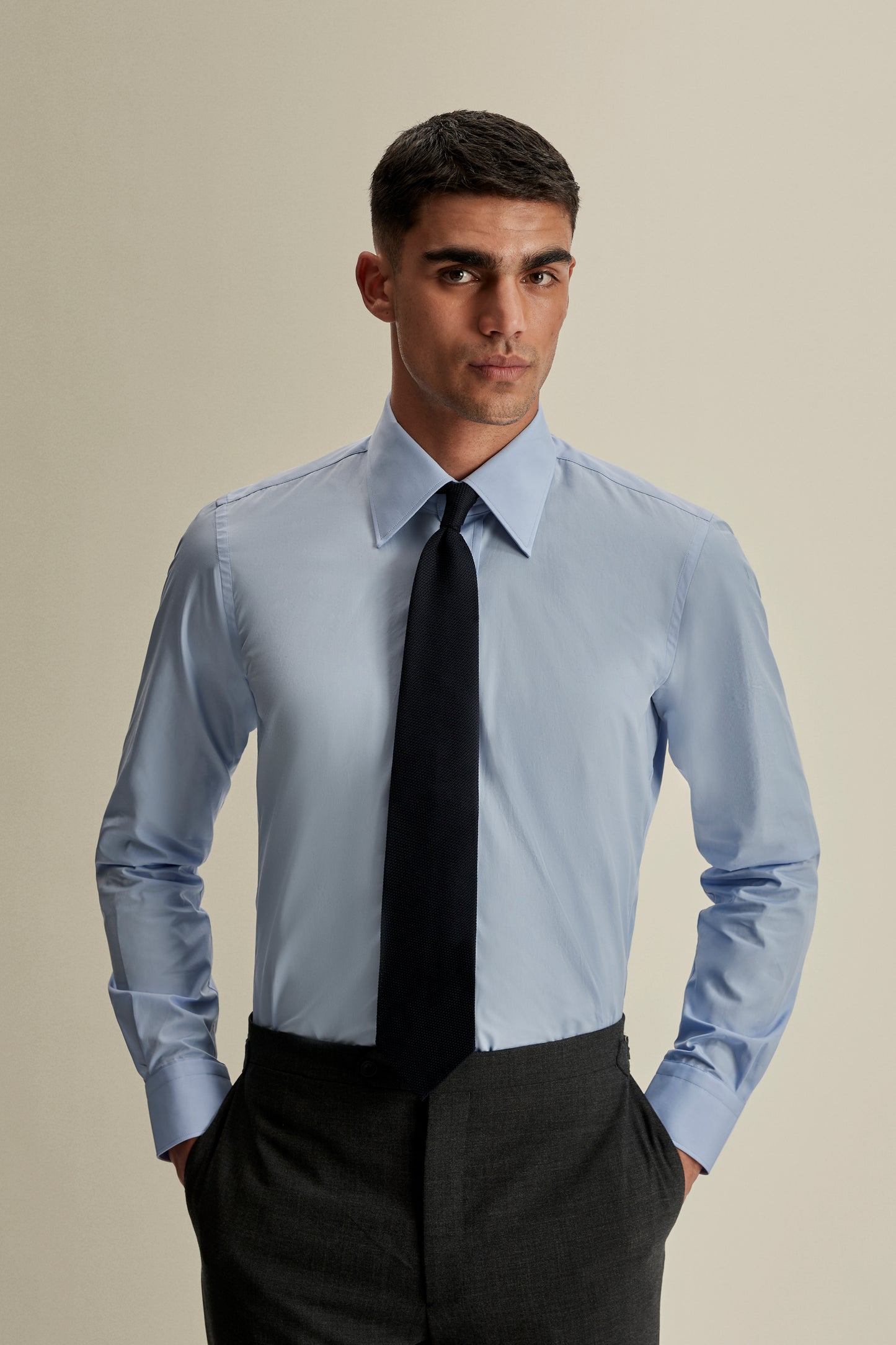Solid Poplin Point Collar Shirt Sky Blue Model Crop Image