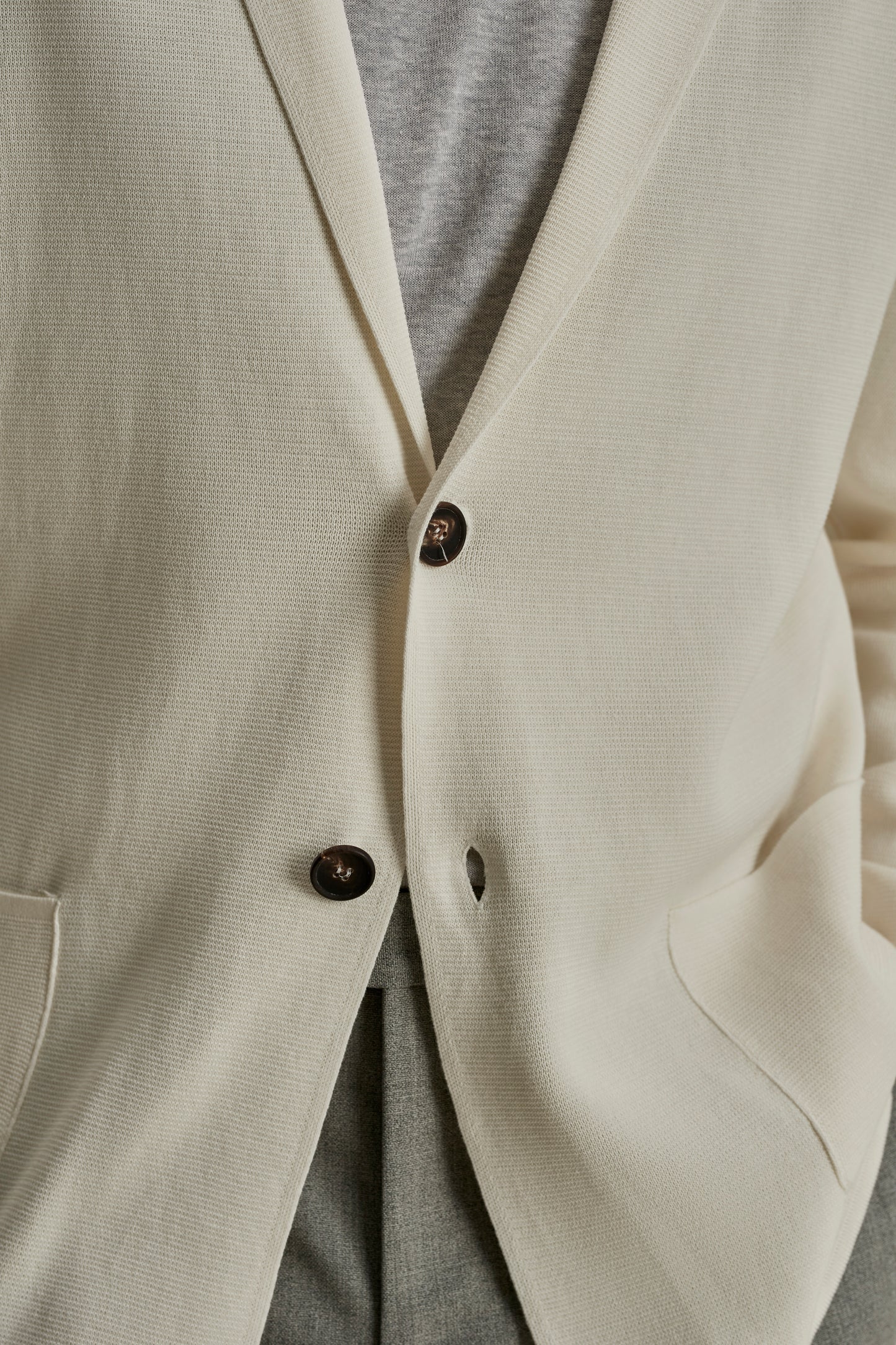 Crepe Cotton Single Breasted Kitted Blazer Off White Detail Model Image