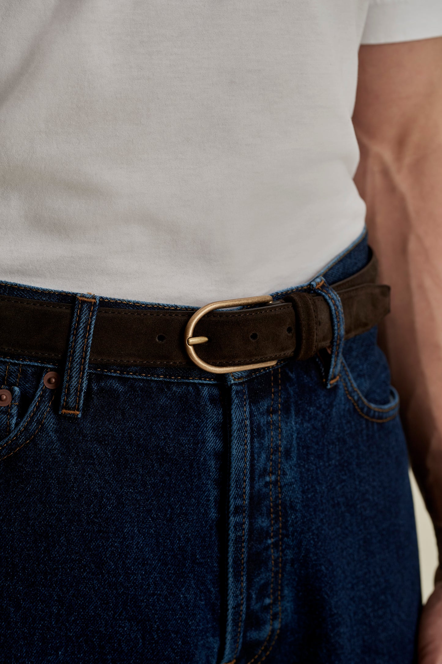 Suede Belt Brown Detail Model Image