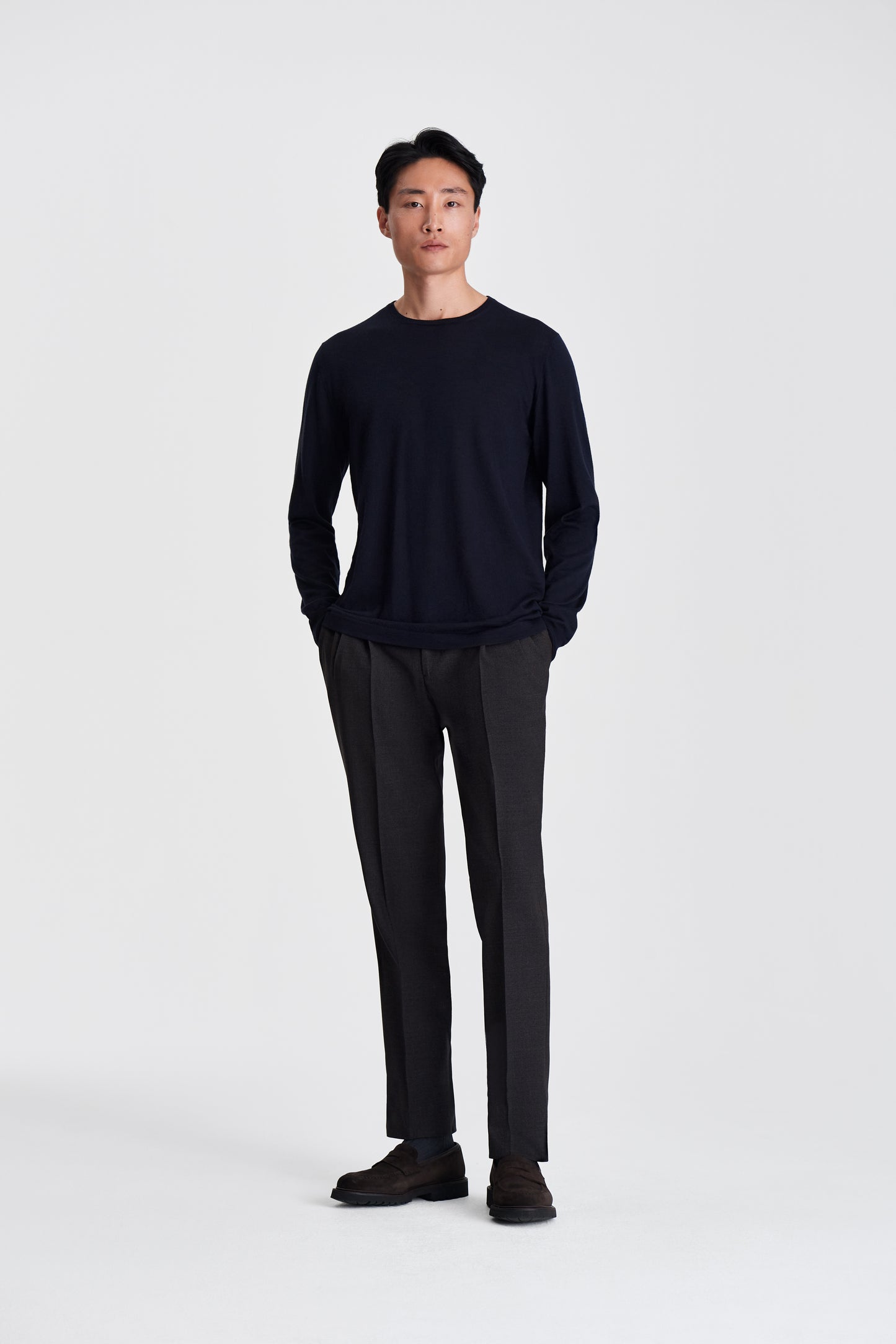 Cashmere Crew Collar Lightweight Sweater Navy Model Image