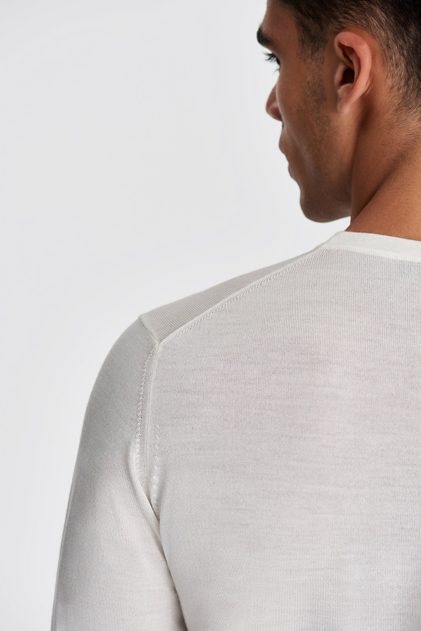 Wool Long Sleeve relaxed Fit T-Shirt Off White Model Shoulder Image