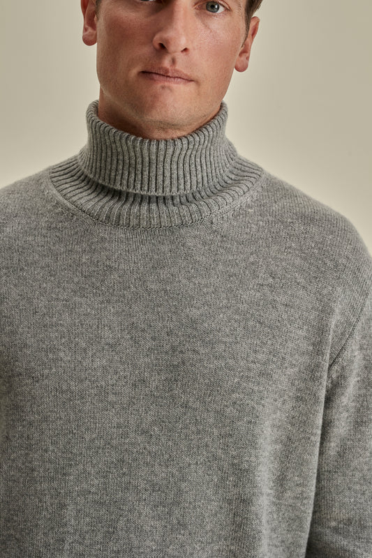 Cashmere Roll Neck Sweater Light Grey Model Neck Image