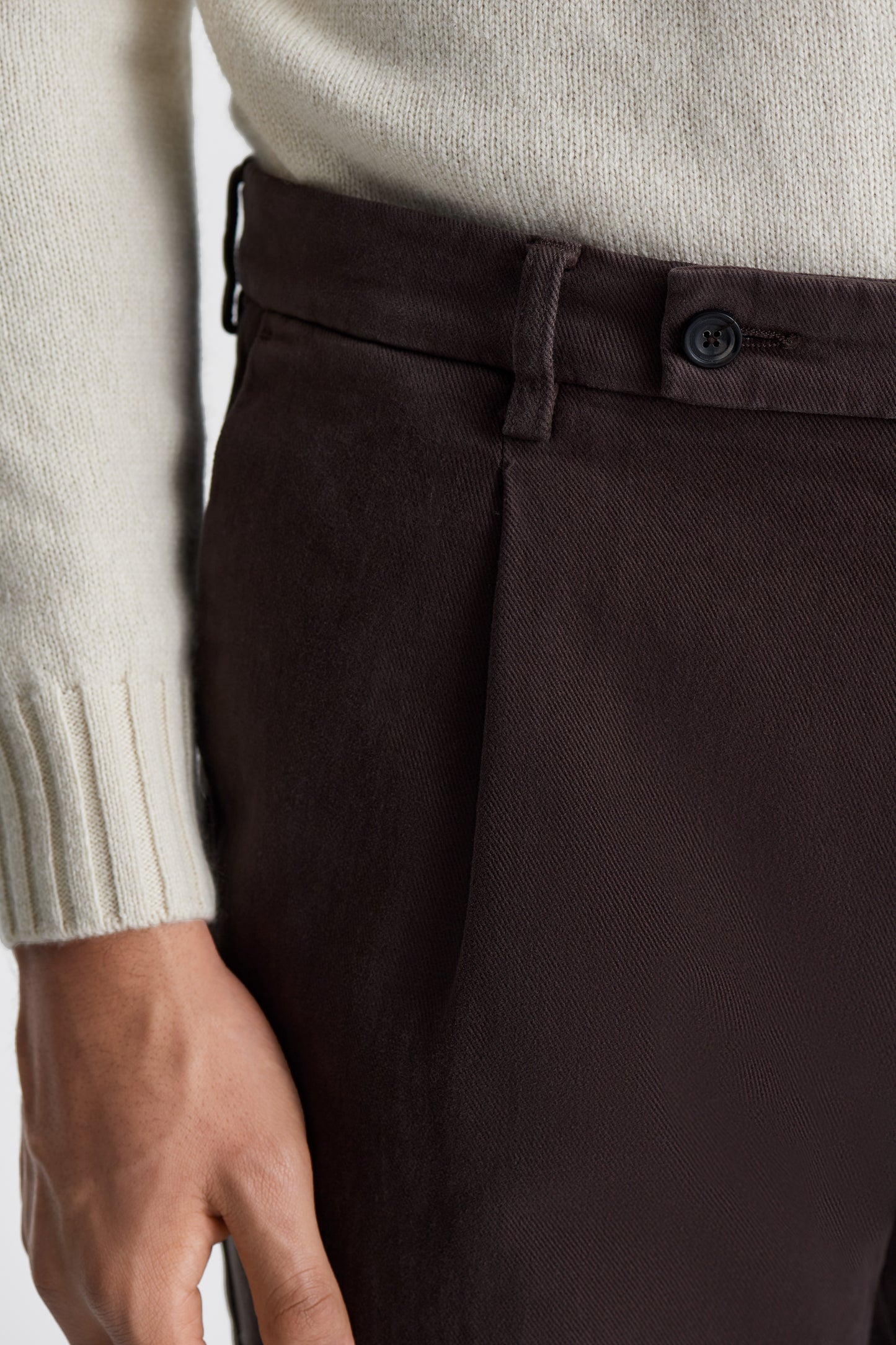Cotton Single Pleat Chinos Brown Model Pocket Image