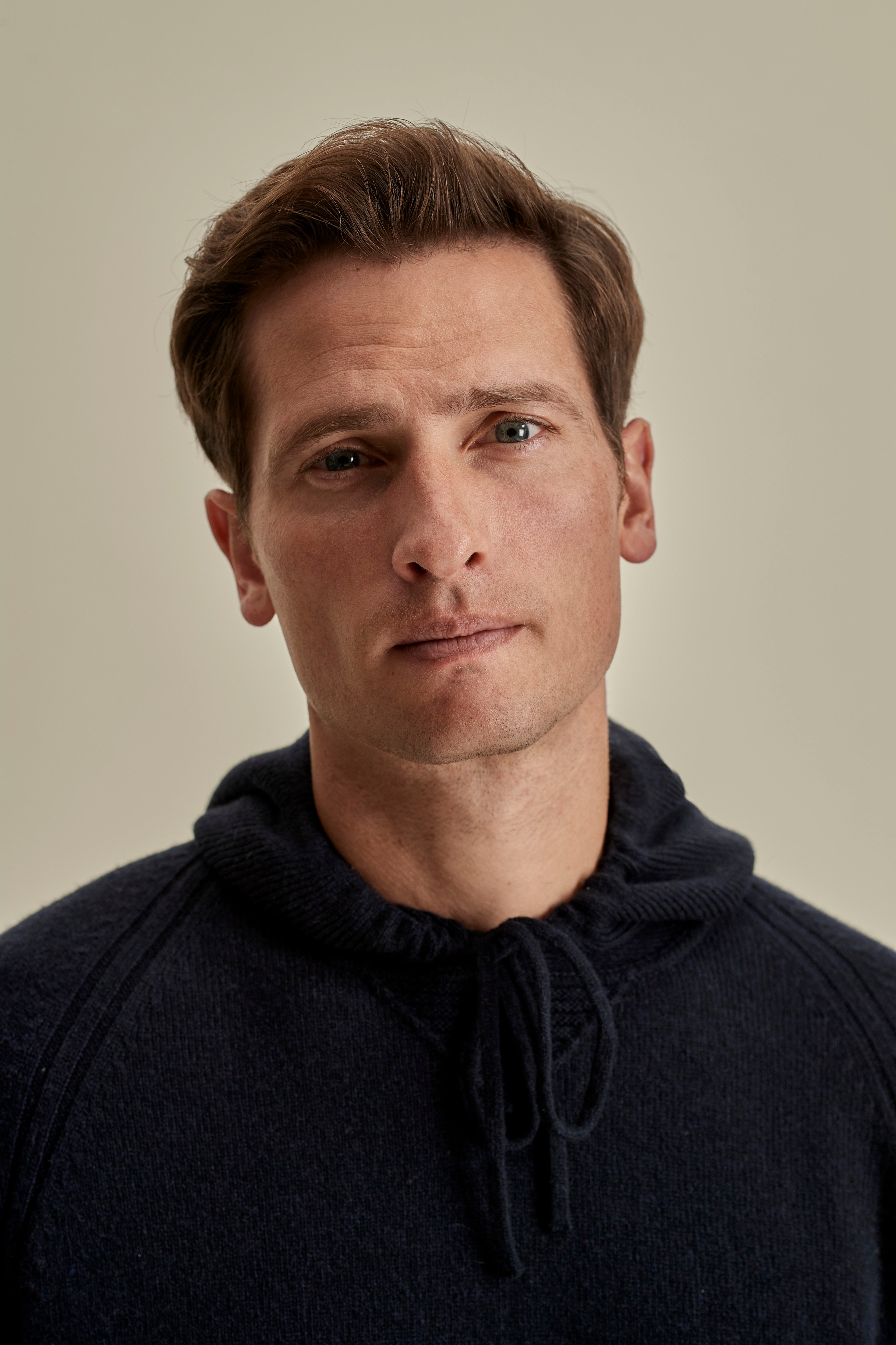 Cashmere Pullover Hoodie Navy Model Neck Image