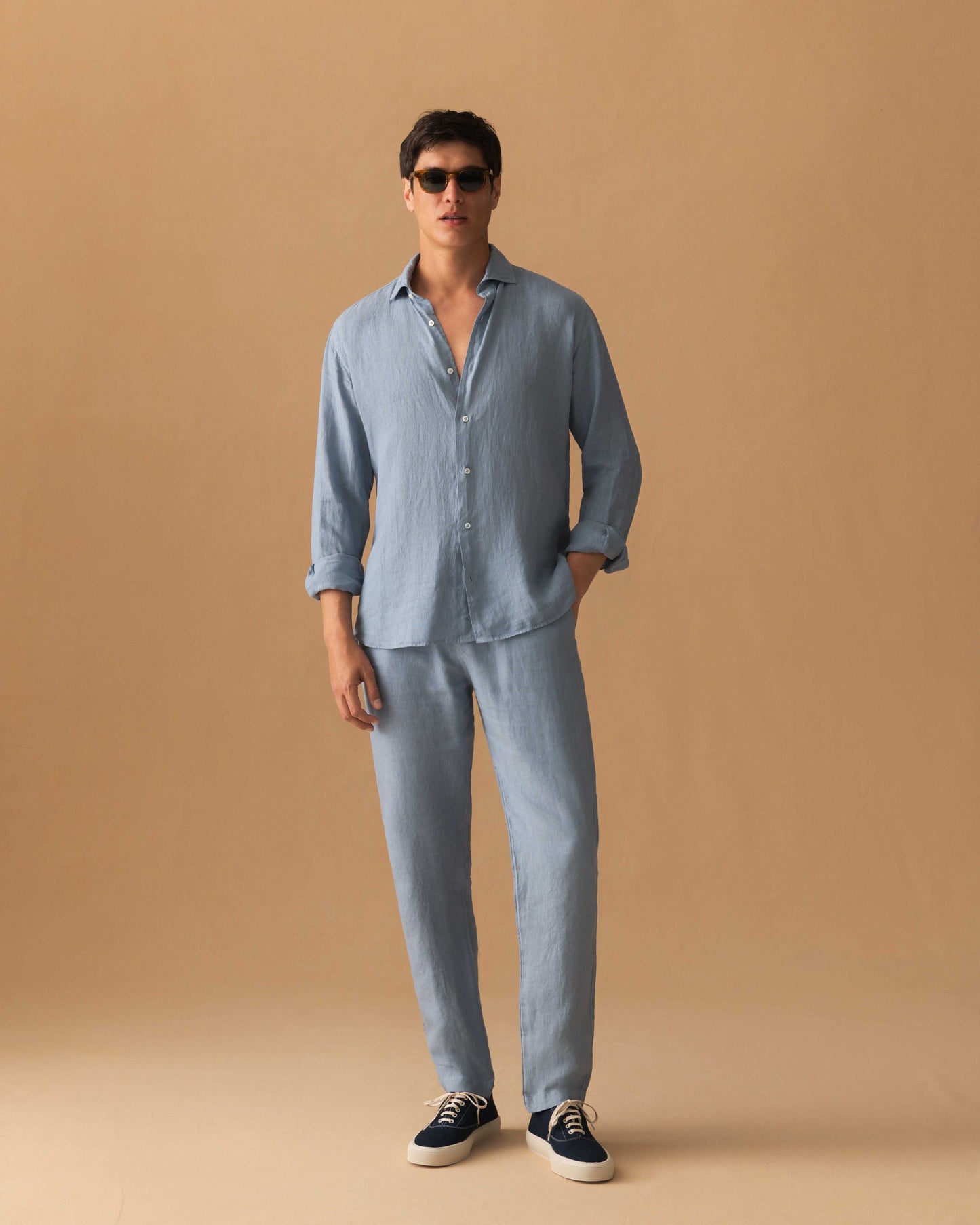 Linen Cutaway Collar Shirt Denim Model Image
