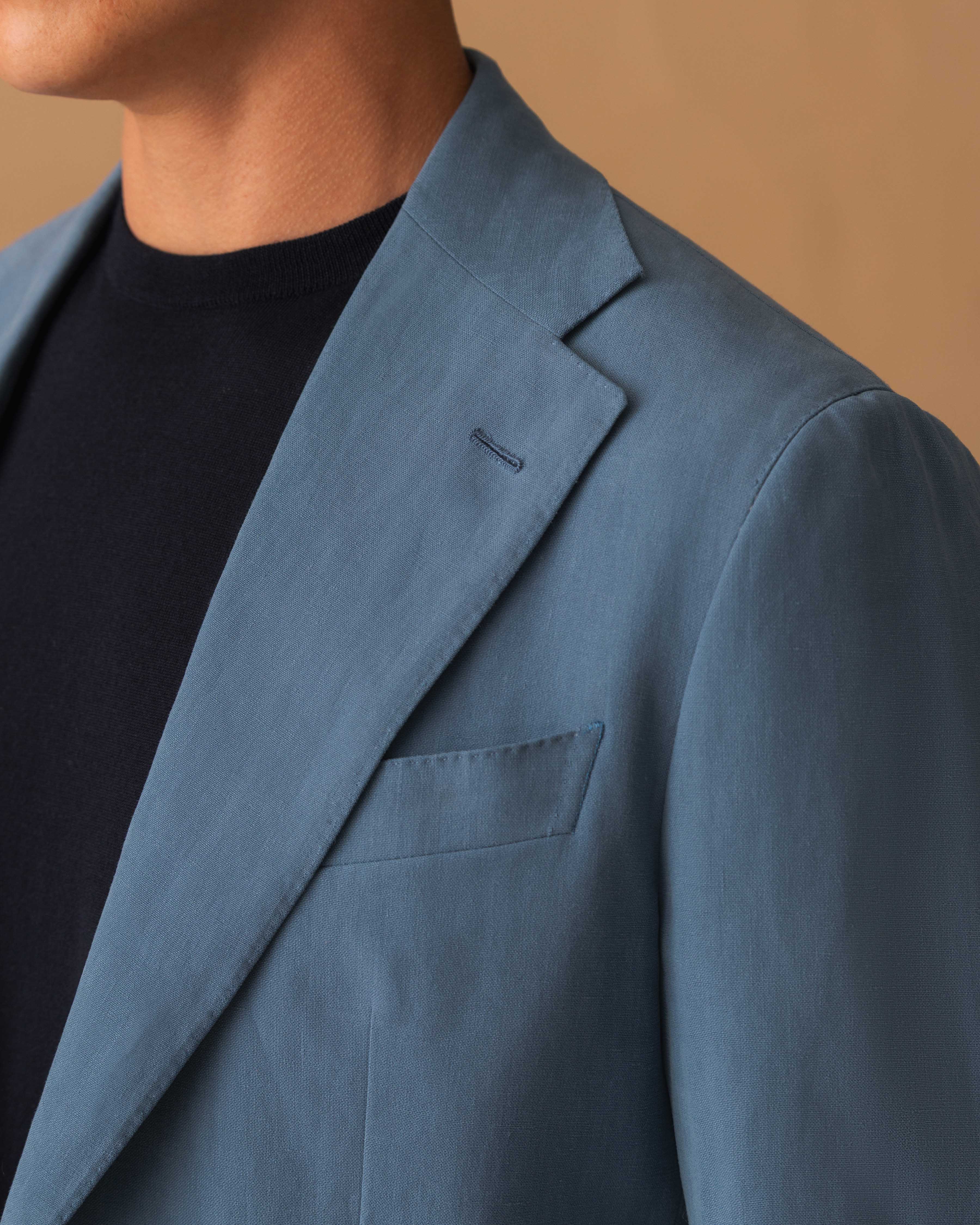 Linen Unstructured Single Breasted Jacket Mid Blue Model Shoulder Image