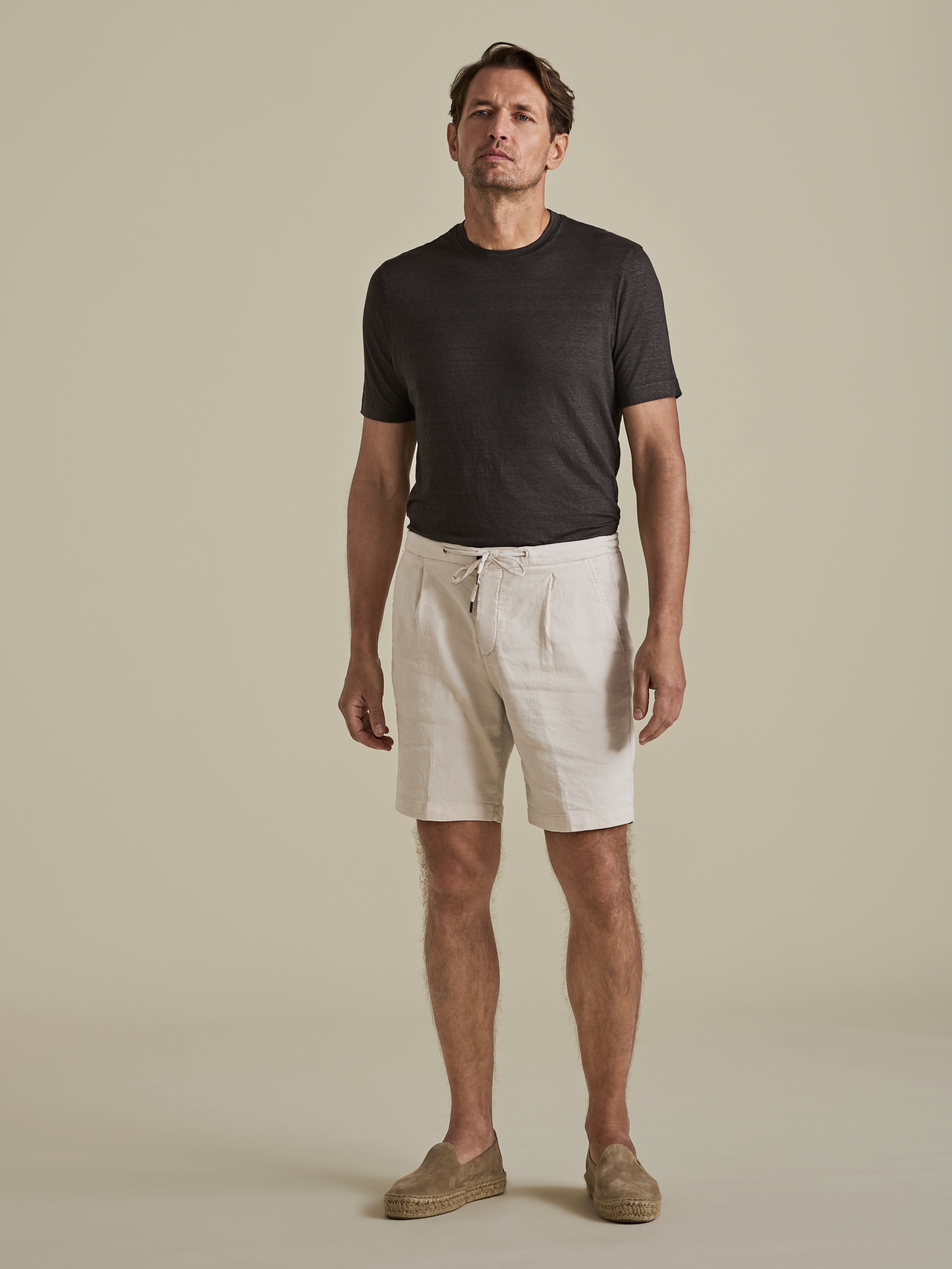 Linen Jersey Pleated Shorts Stone Model Image