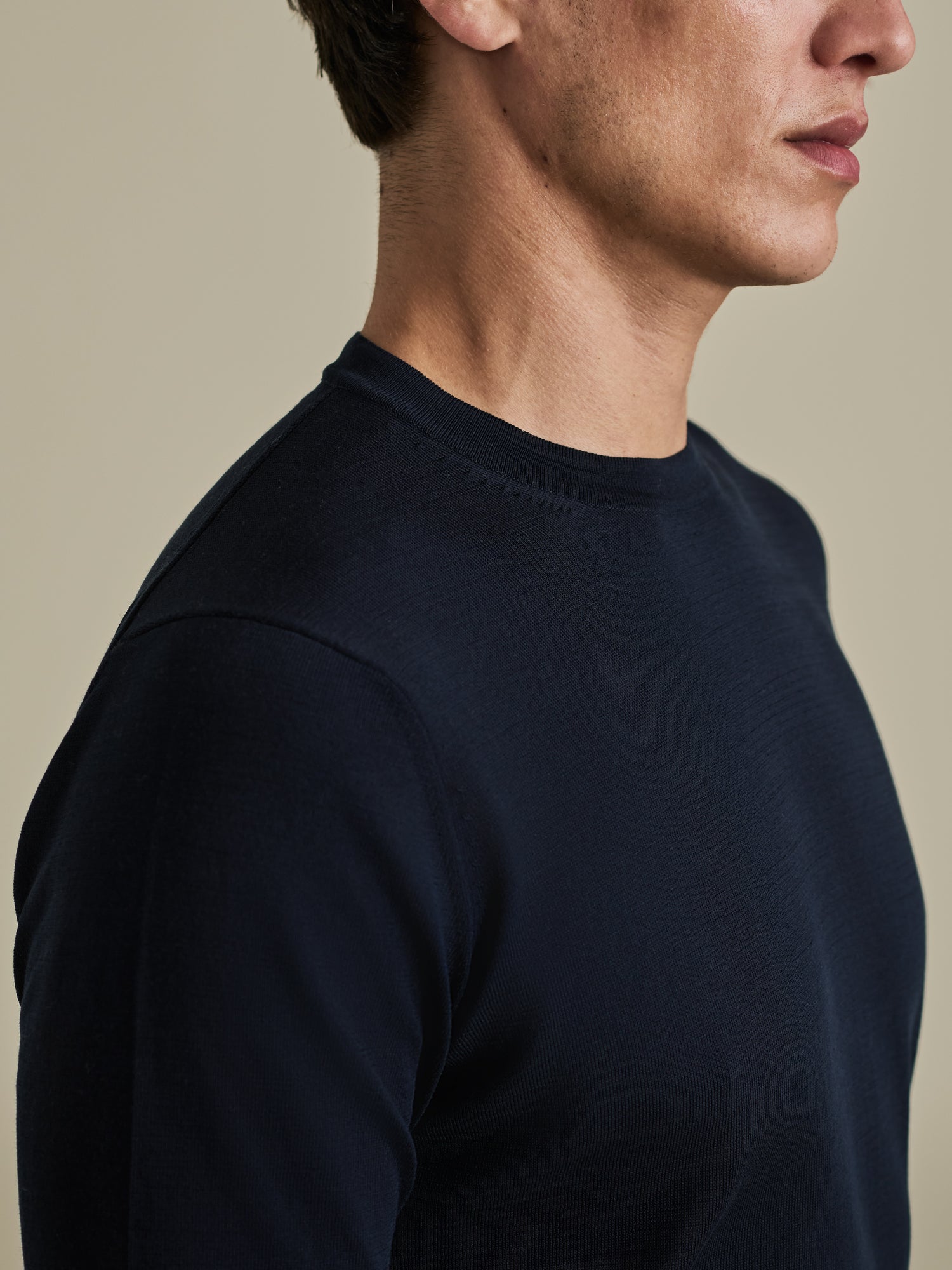 Crepe Cotton T-Shirt Navy Model Neck Image