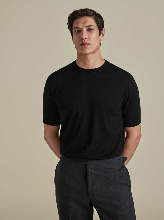 Cashmere Silk Ribbed T-Shirt Black Model Cropped Image