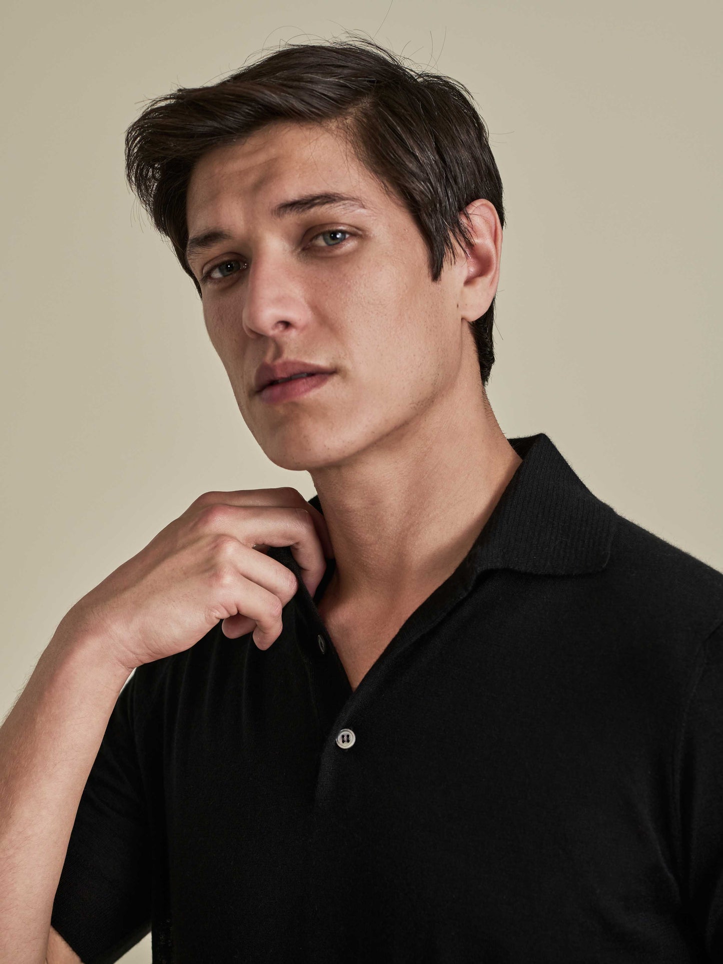 Cashmere Silk Polo Shirt Black Model Collar Image