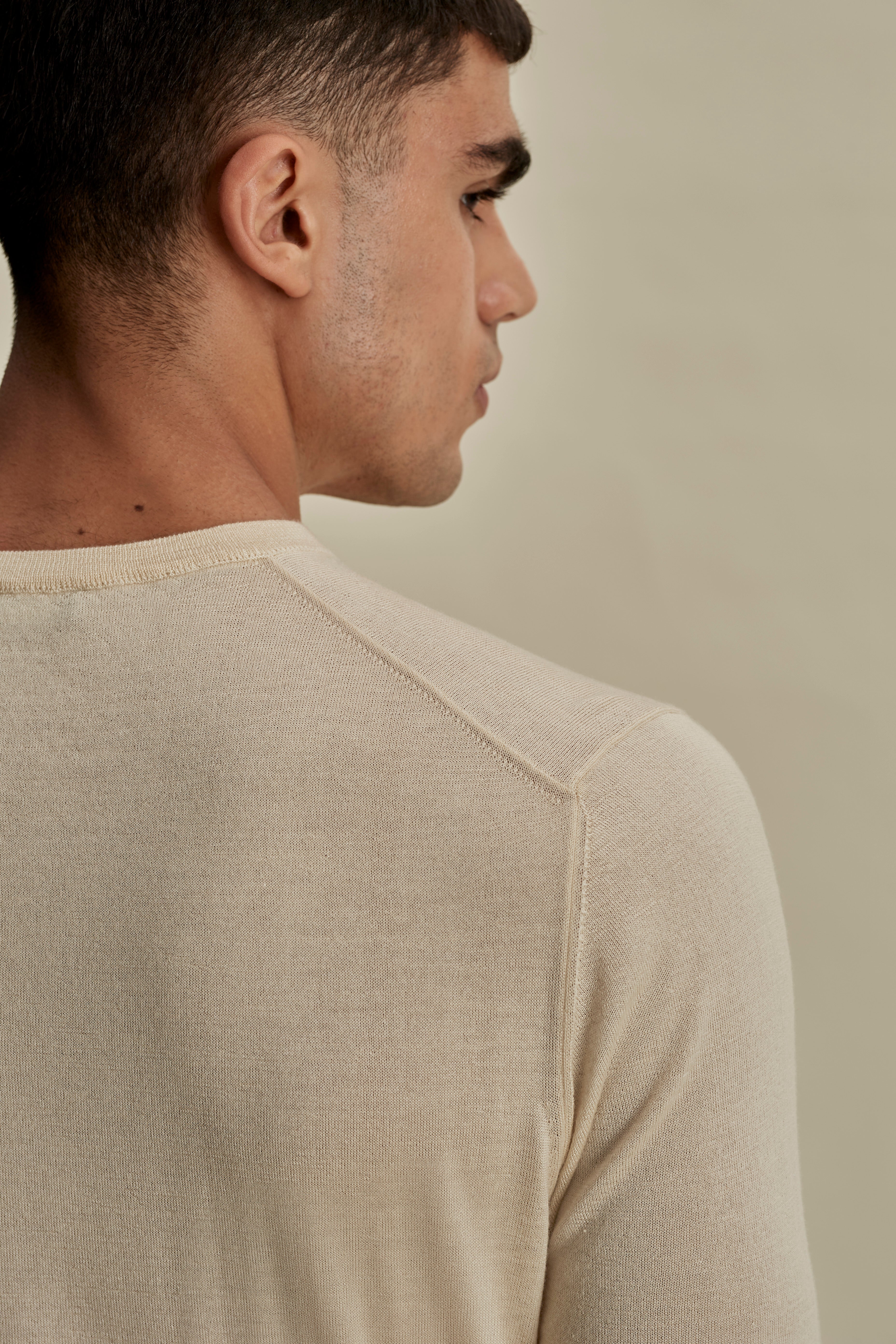 Cashmere Silk T-Shirt Oat Detail Model Image