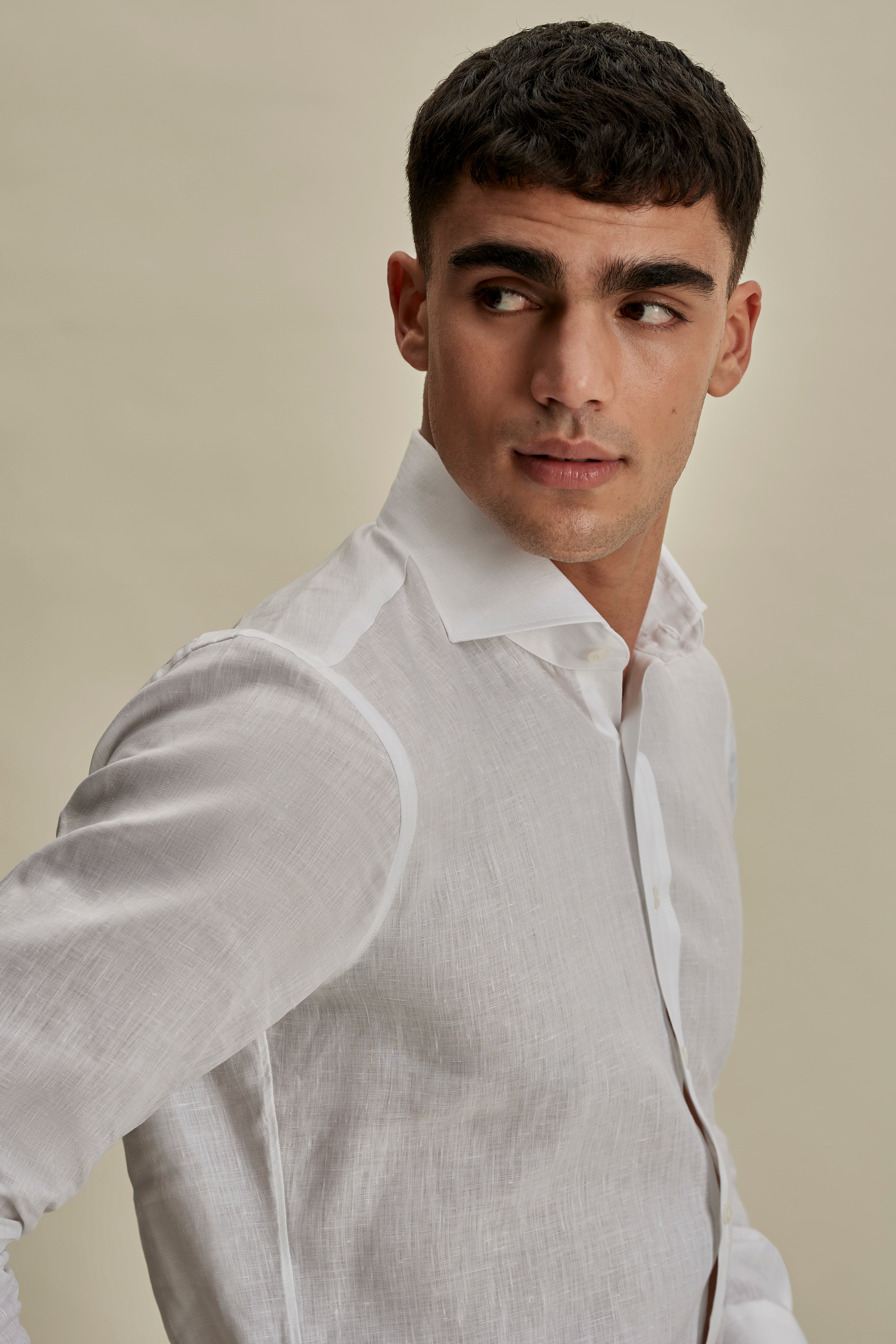 Linen Cutaway Collar Shirt White Detail Model Image