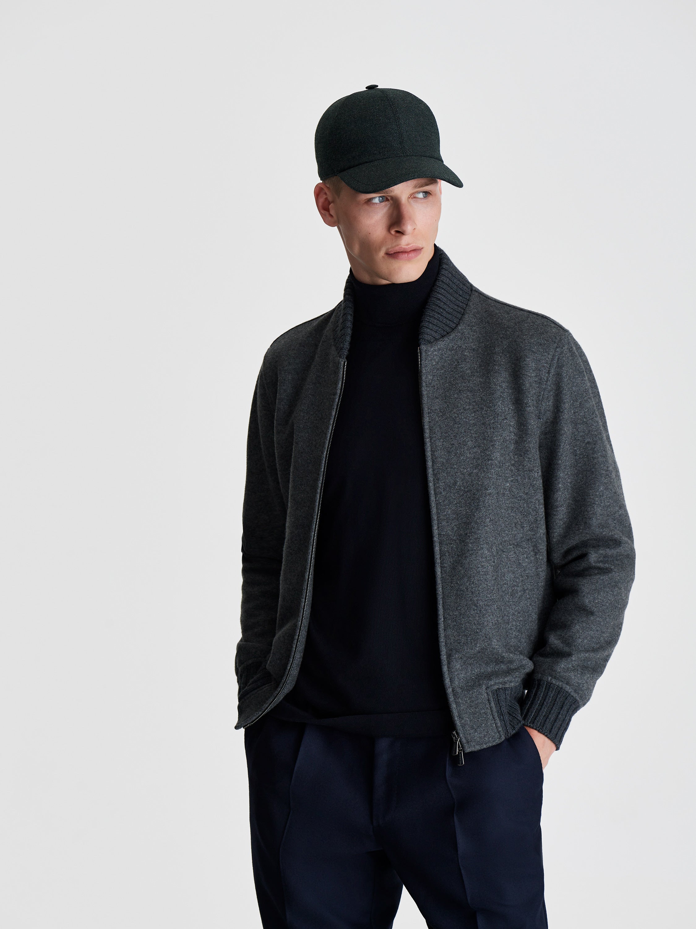 Wool cashmere Blend Cap Grey Model Image