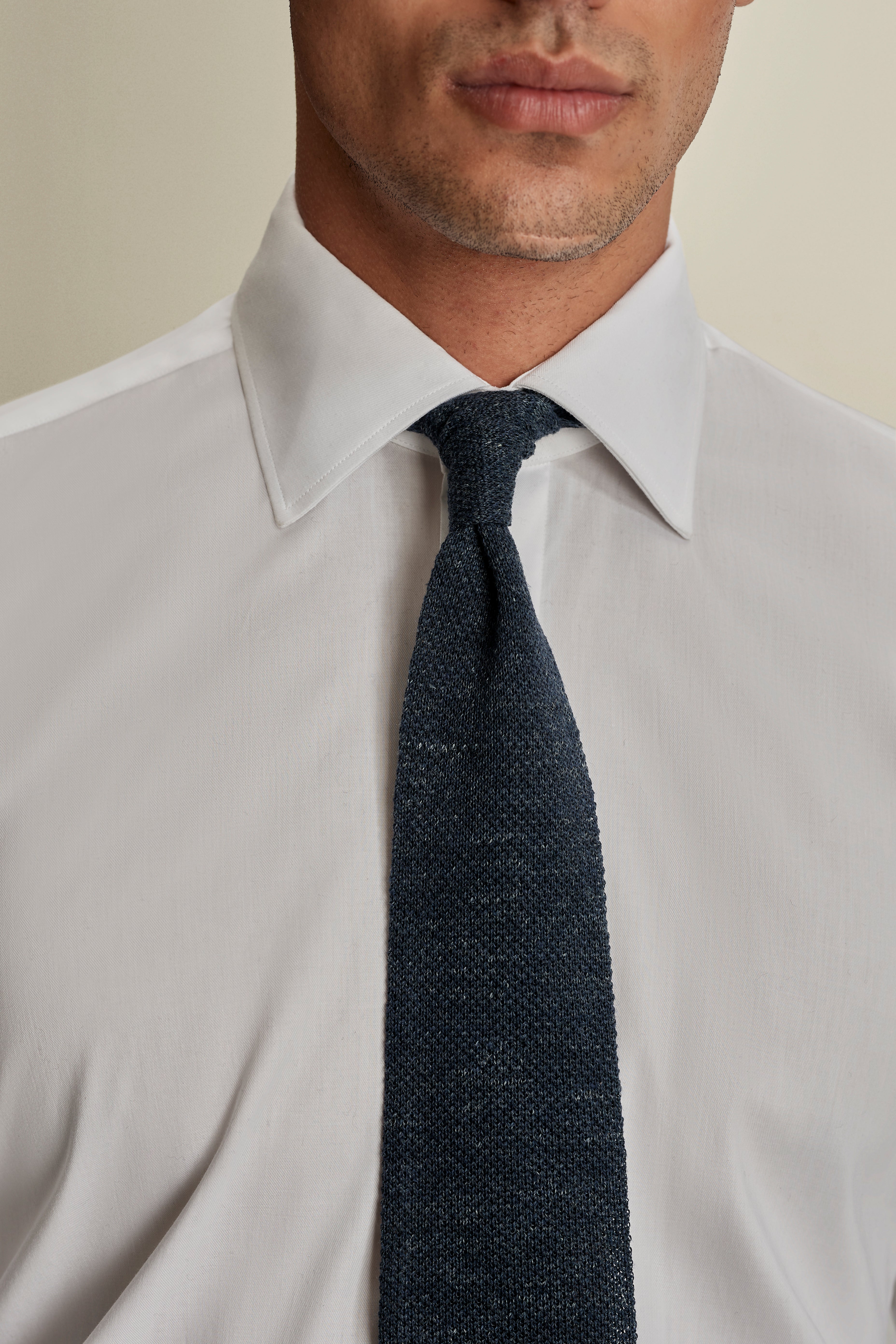 Knitted Linen Tie Darkest Navy Model Close Image
