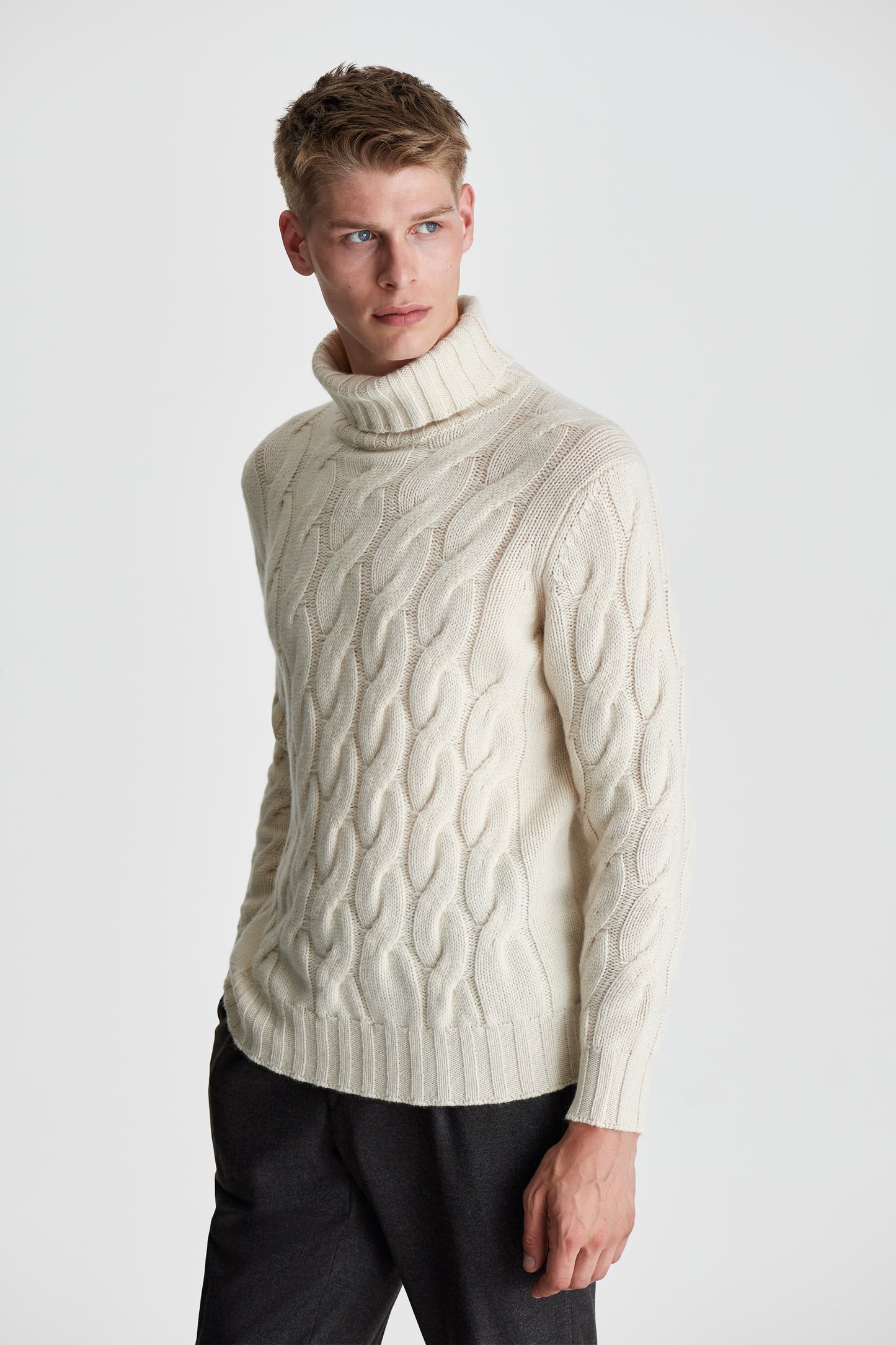 Chunky Cashmere Cable Knit Sweater Off-White Model Cropped Image