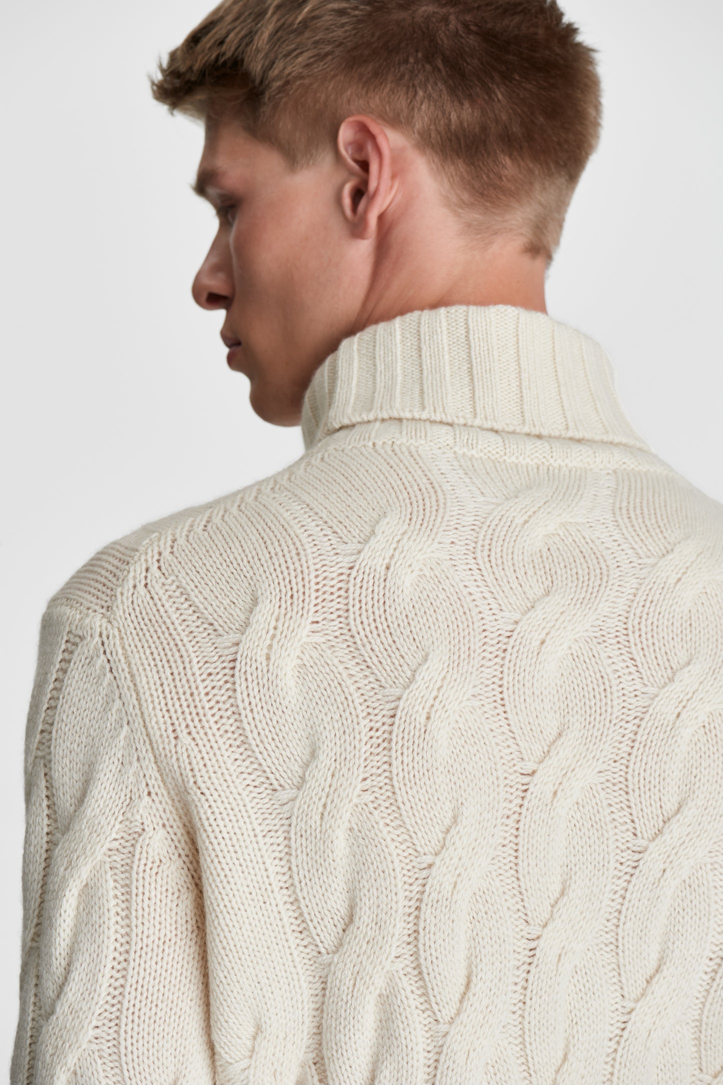 Chunky Cashmere Cable Knit Sweater Off-White Model Back Image