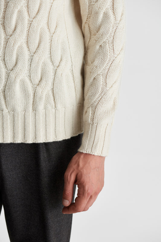 Chunky Cashmere Cable Knit Sweater Off-White Model Sleeve Image