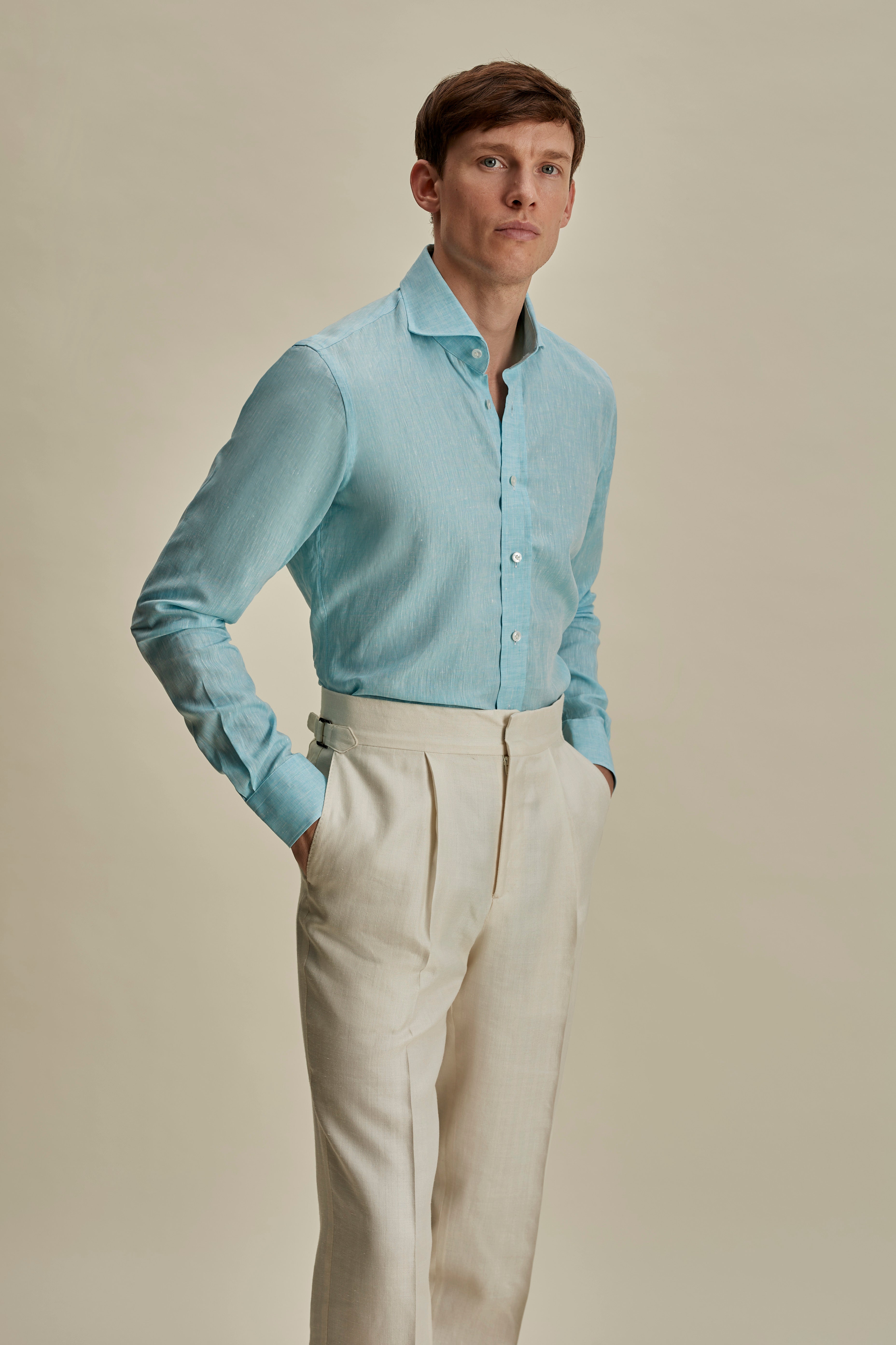 Linen Cutaway Collar Shirt Aqua Mid Crop Model Image