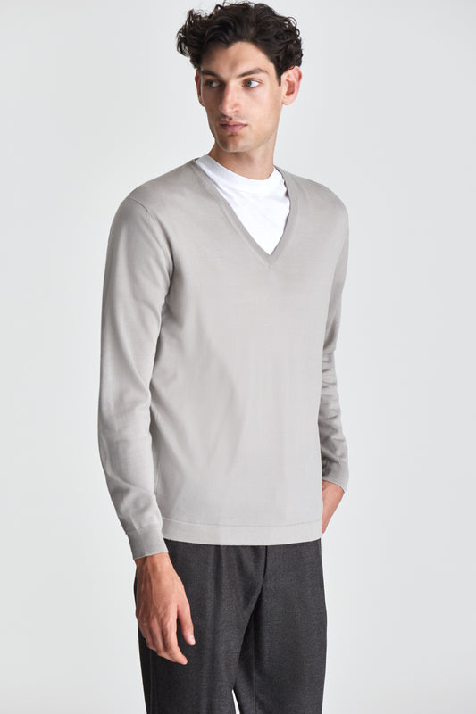 Merino Wool Extrafine V-Neck Sweater Stone Model Crop Image