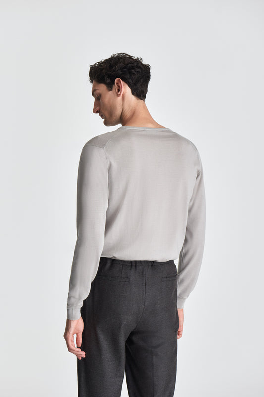 Merino Wool Extrafine V-Neck Sweater Stone Model Crop Back Image