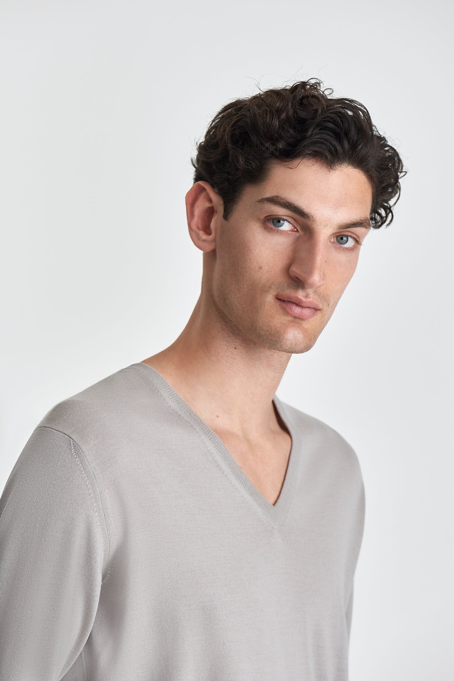 Merino Wool Extrafine V-Neck Sweater Stone Model Neck Image