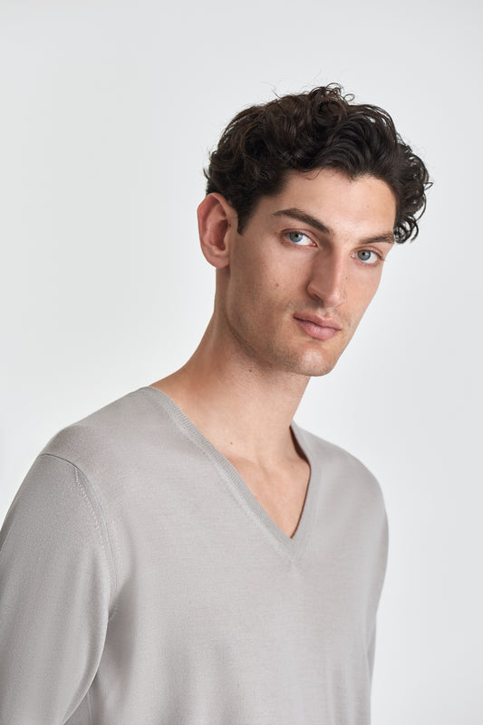 Merino Wool Extrafine V-Neck Sweater Stone Model Neck Image