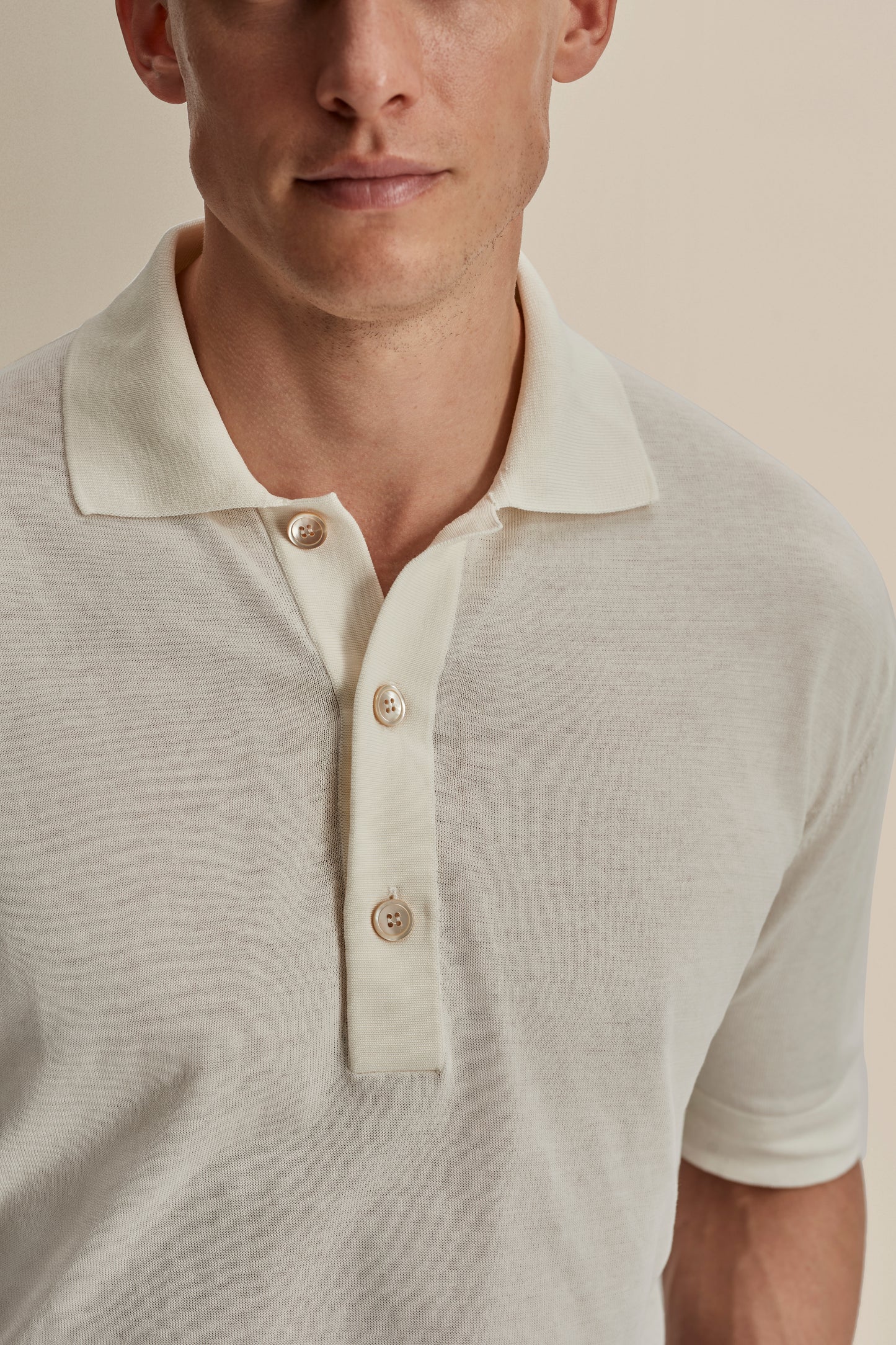 Crepe Cotton Polo Shirt White Model Collar and Buttoning Details