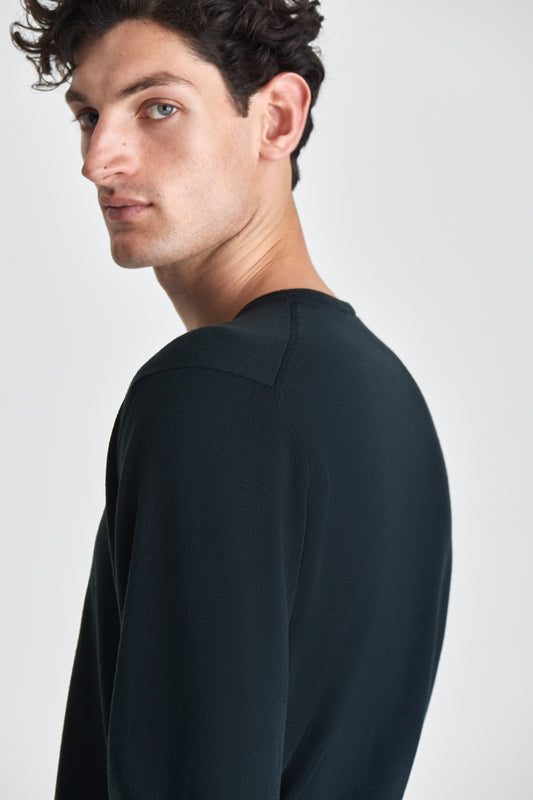 Merino Wool Extrafine Crew Neck Sweater Forest Green Model Shoulder Image