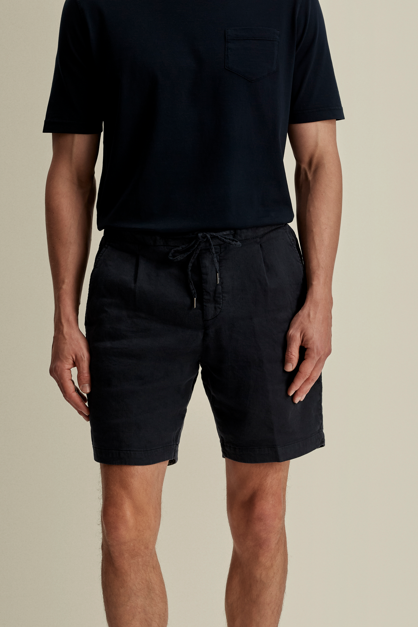 Linen Jersey Pleated Shorts Navy Model Crop Image