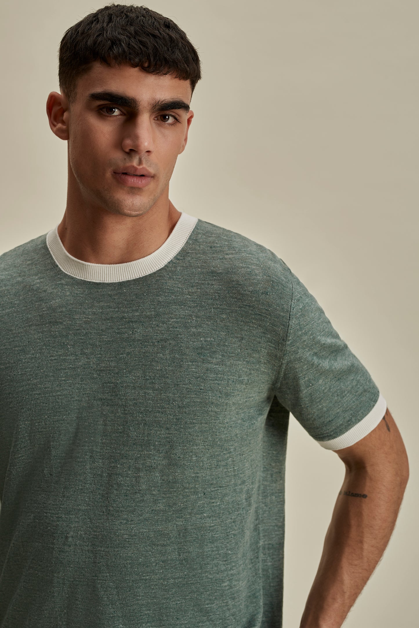 Linen Cotton Contrast Rib T-Shirt Green Detail Model Image