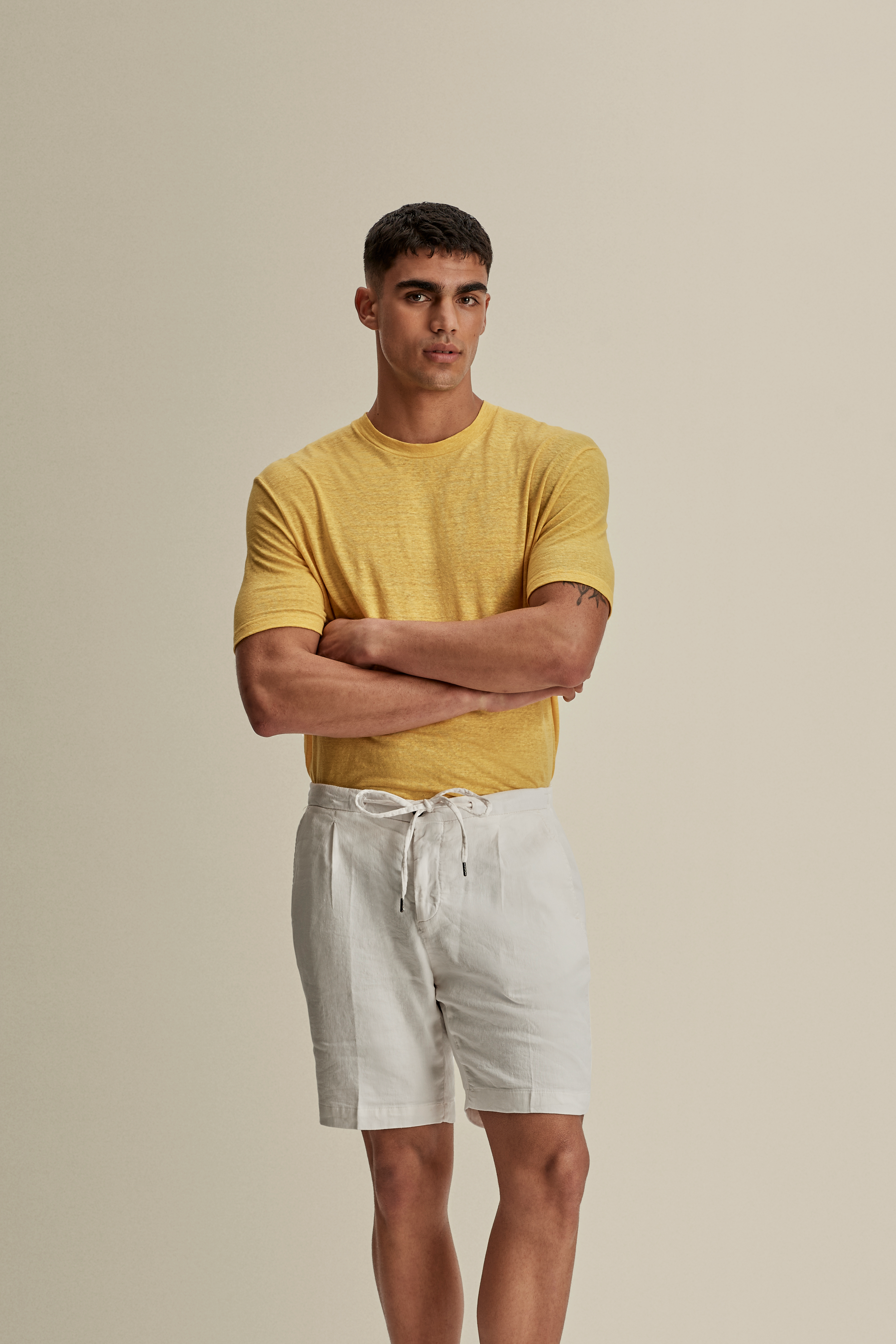 Linen Jersey Pleated Shorts Mid Crop Model Image