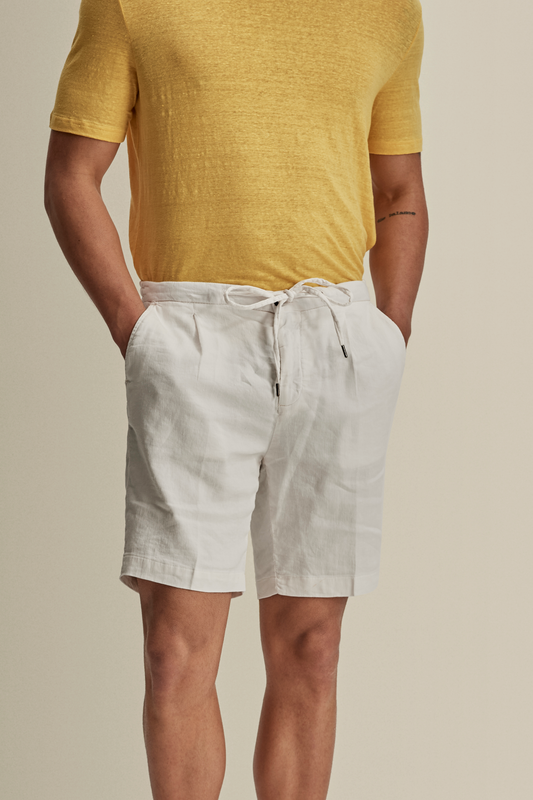 Linen Jersey Pleated Shorts White Model Crop Image