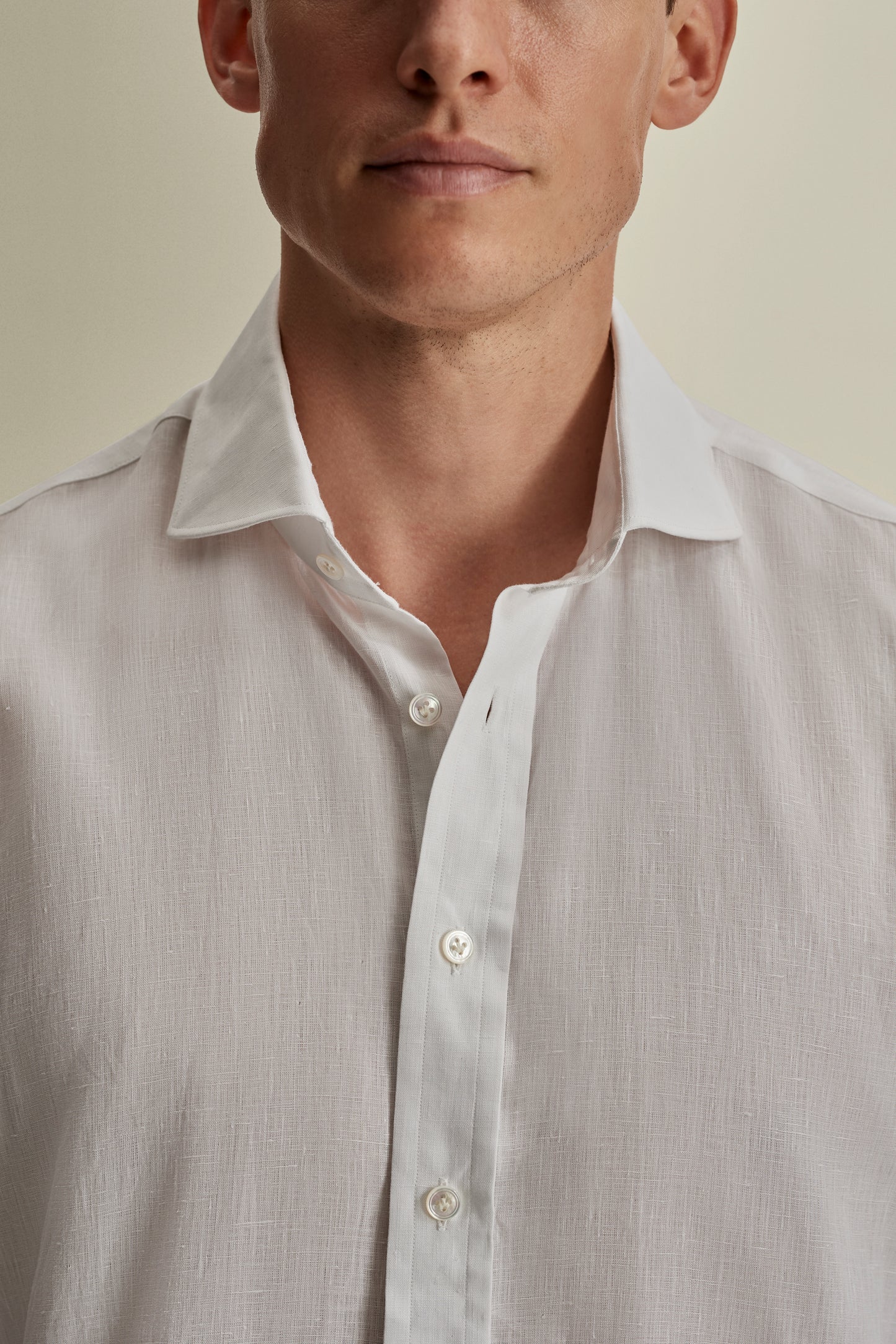 Linen Cutaway Collar Shirt White Detail Model Image