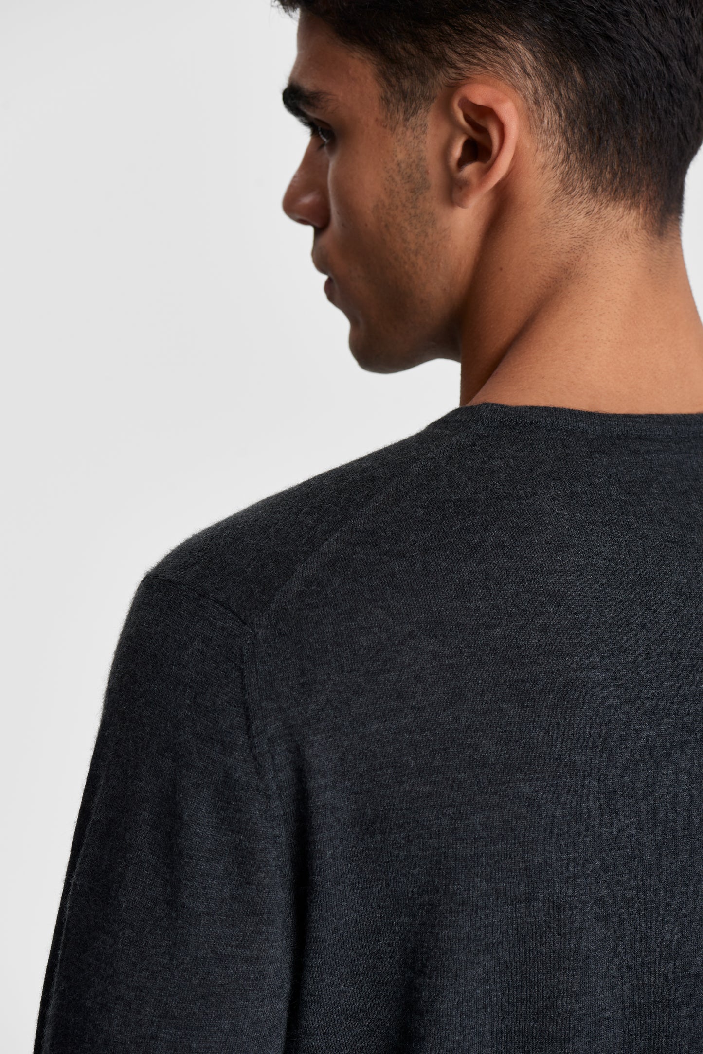 Cashmere Crew Collar Lightweight Sweater Charcoal Model Shoulder Image