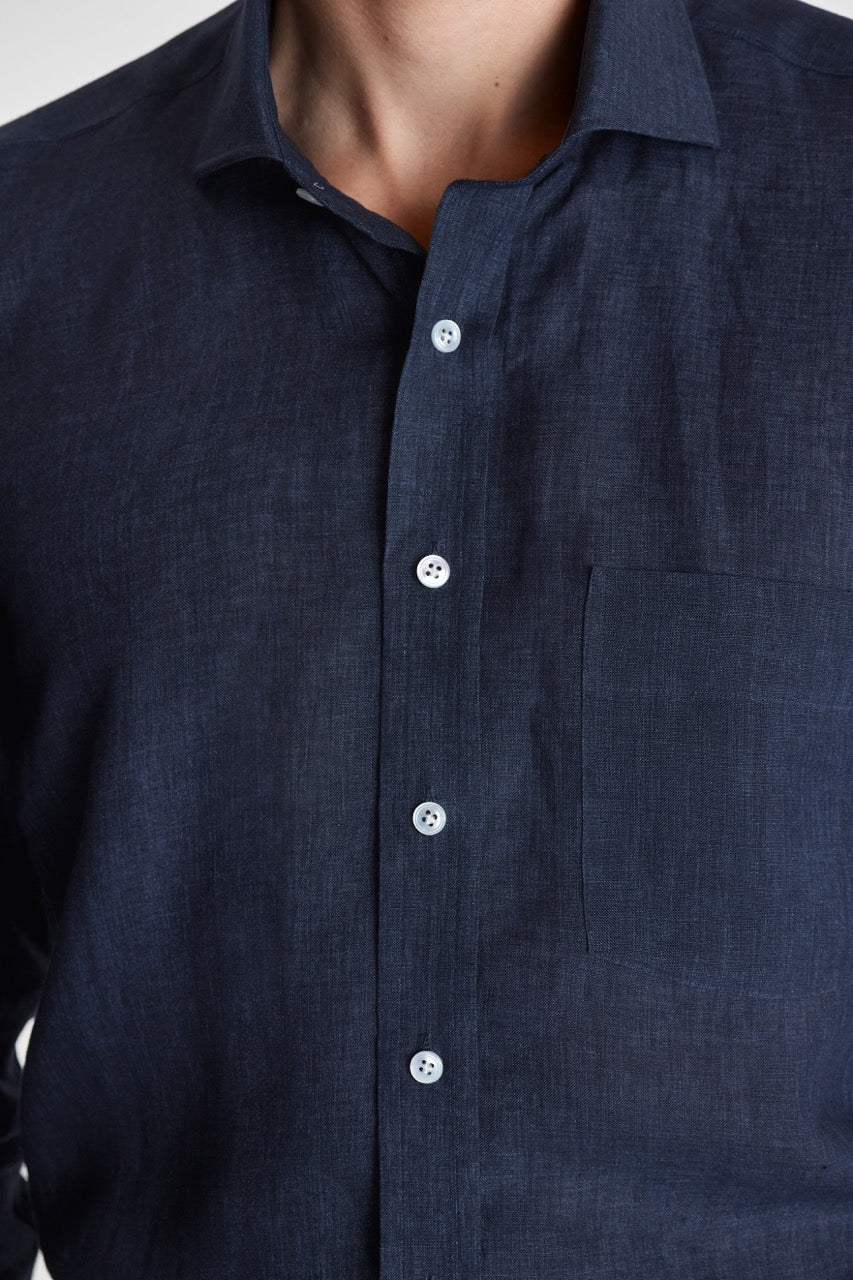 Cutaway Collar Linen Pocket Shirt Navy Model Detail Image