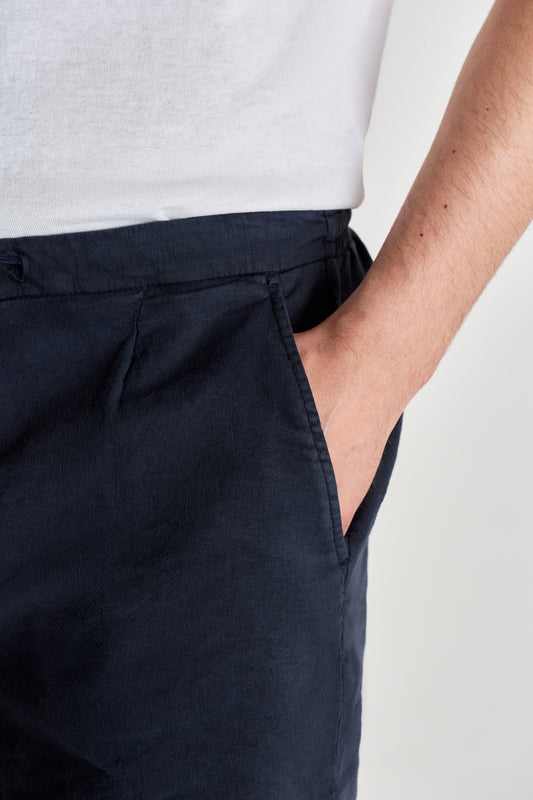 Linen Jersey Pleated Shorts Navy Detail Model Image