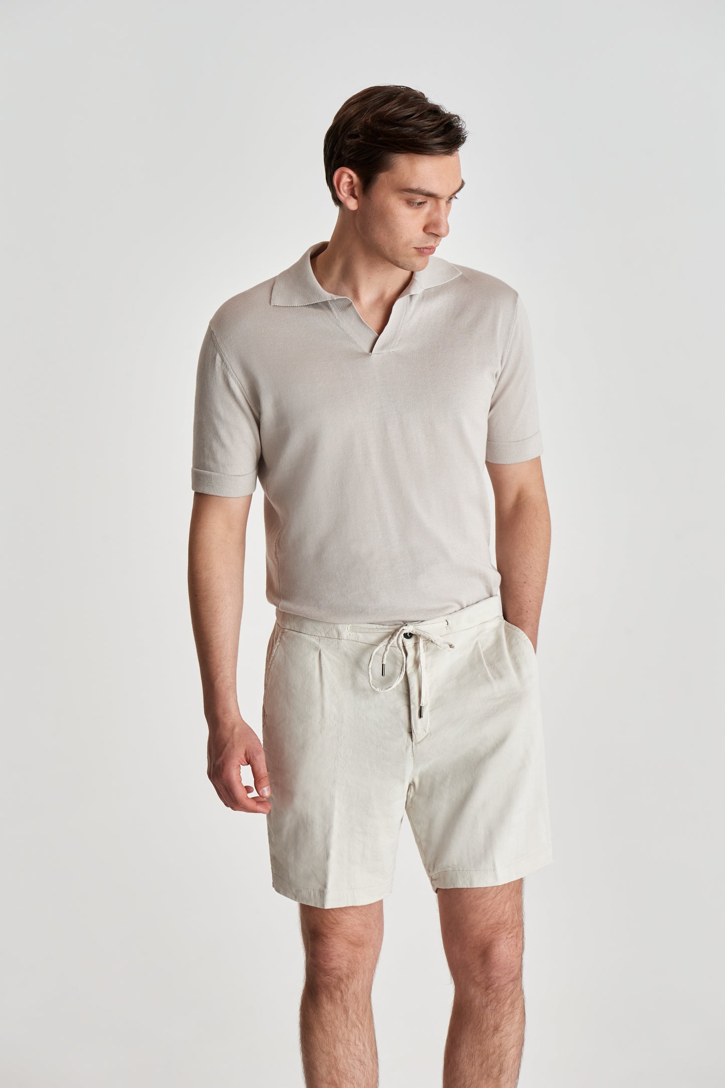 Linen Jersey Pleated Shorts Stone Crop Model Image