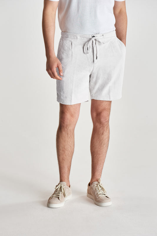 Linen Jersey Pleated Shorts White Model Crop Image