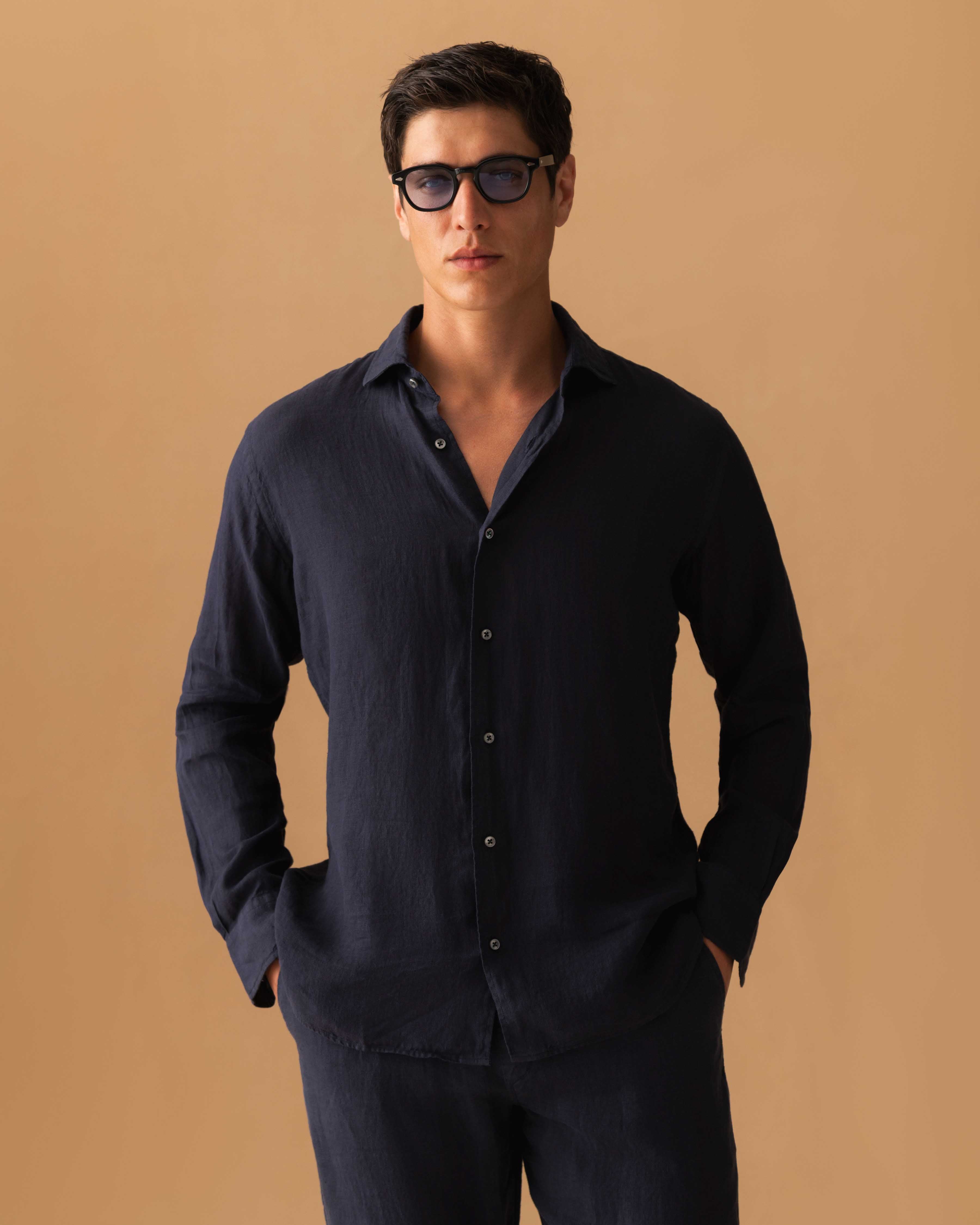 Linen Cutaway Collar Shirt Navy Model Cropped Image