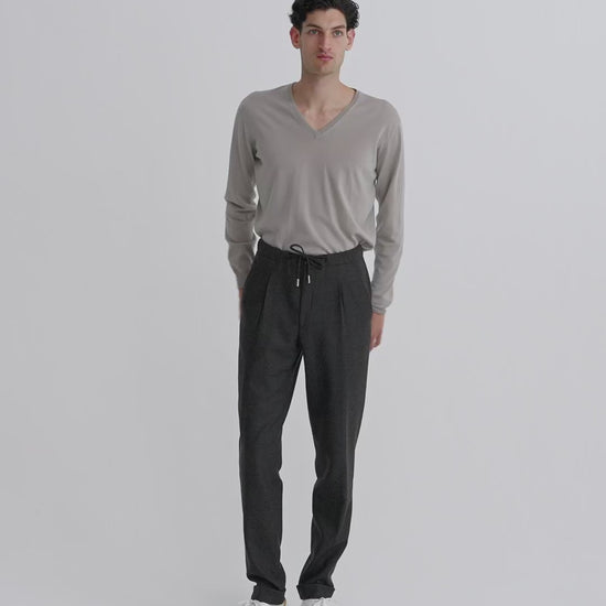 Merino Wool Extrafine V-Neck Sweater Stone Model Video