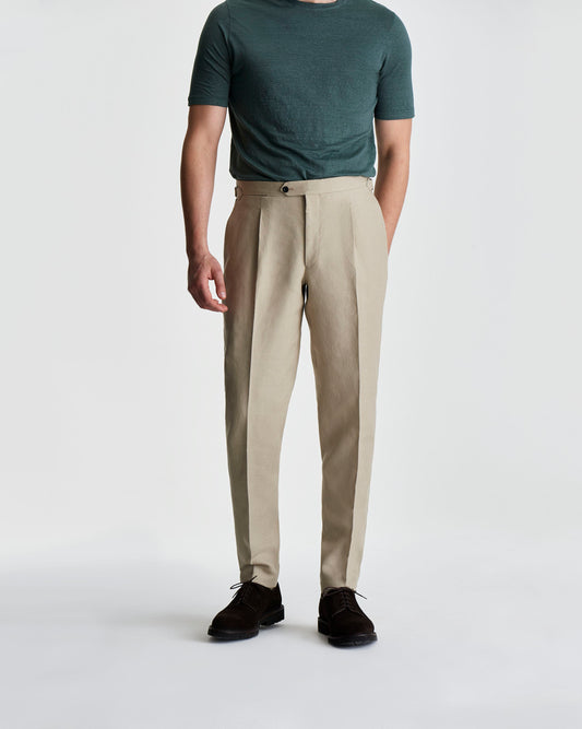 Linen Single Pleat Trousers Beige Model 3/4 image